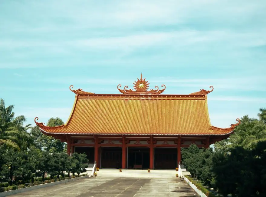 Klenteng Tri Dharma Bumi Raya yang megah